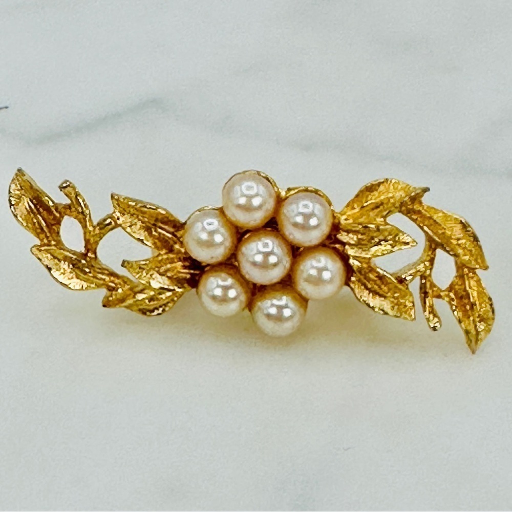 Vintage Richelieu Brooch Pin Gold Tone Faux Pearl Flower Leaf Dainty Delicate